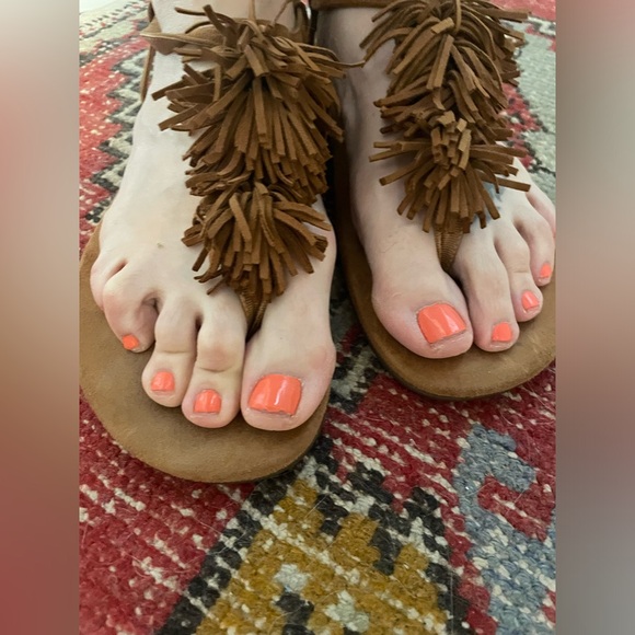 Vionic Leather Fringe Sandals (10M) - Picture 6 of 8